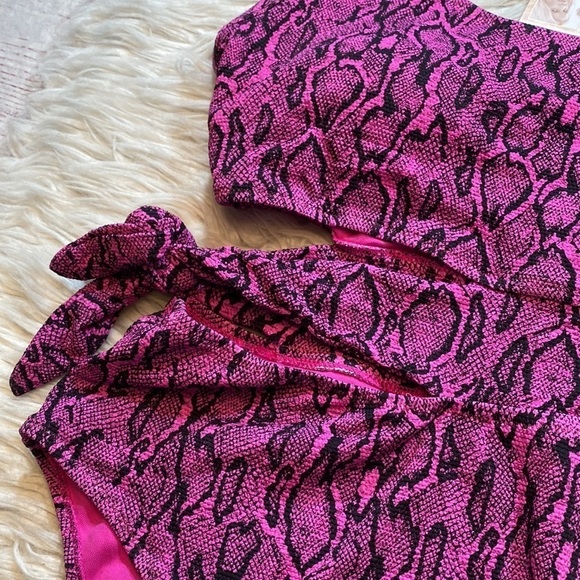 NWT Jessica Simpson Snakeskin Asymmetric Tied One Piece Swimsuit in Fuchsia L - Picture 7 of 12
